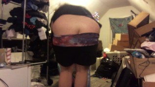 buttcrack putting clothes away