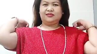 Stepmom mature chubby fingering cam show