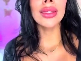 Big boobed babe masturbating