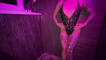 Fat-assed stepsister made me cum in her